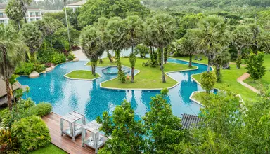 Naithonburi Beach Resort