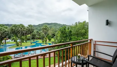 Naithonburi Beach Resort