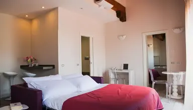 Navona Palace Luxury Inn