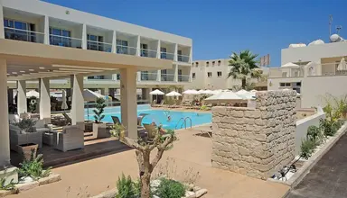 Nelia Gardens