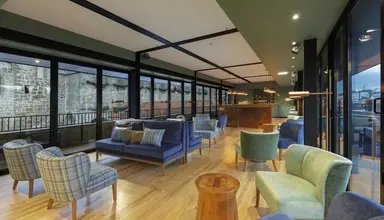 Neya Porto