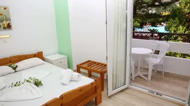 Nikos Apartments