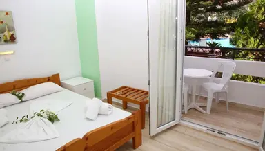 Nikos Apartments
