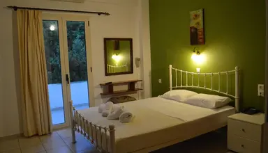 Nikos Apartments