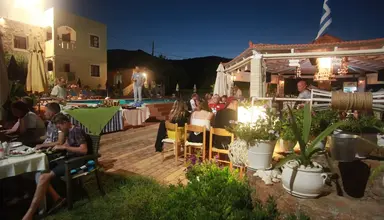 Nikos Apartments