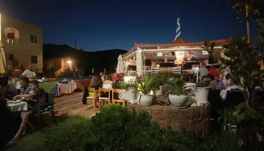 Nikos Apartments