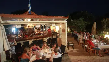 Nikos Apartments