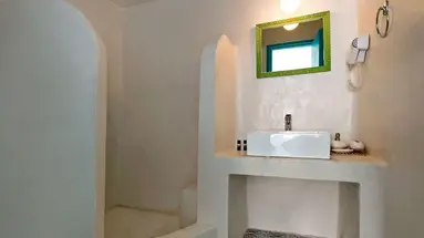 Nissia Apartments