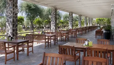Noah's Ark Deluxe Hotel & Spa