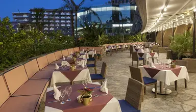 Noah's Ark Deluxe Hotel & Spa