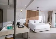 Noble Hotel and Suites