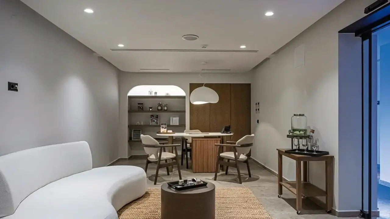 Noble Hotel and Suites