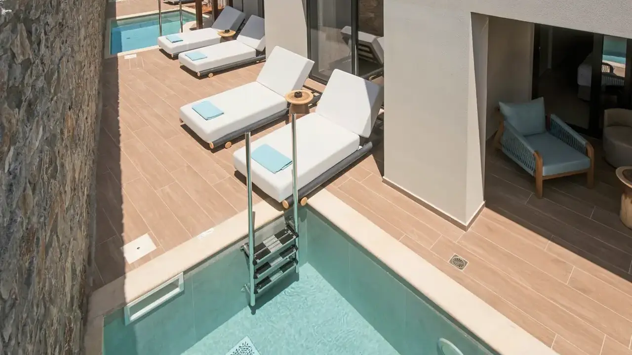 Noble Hotel and Suites