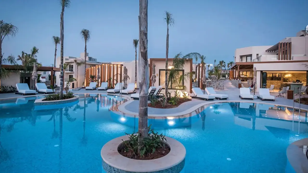 Noble Hotel and Suites