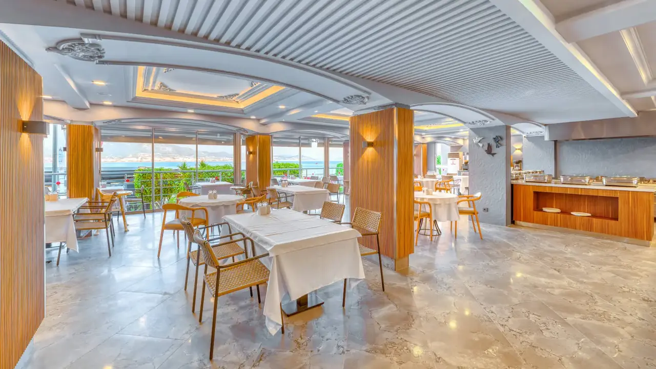 Numa Port Hotel