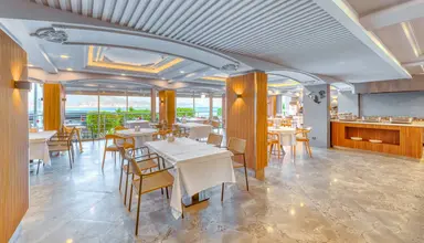 Numa Port Hotel