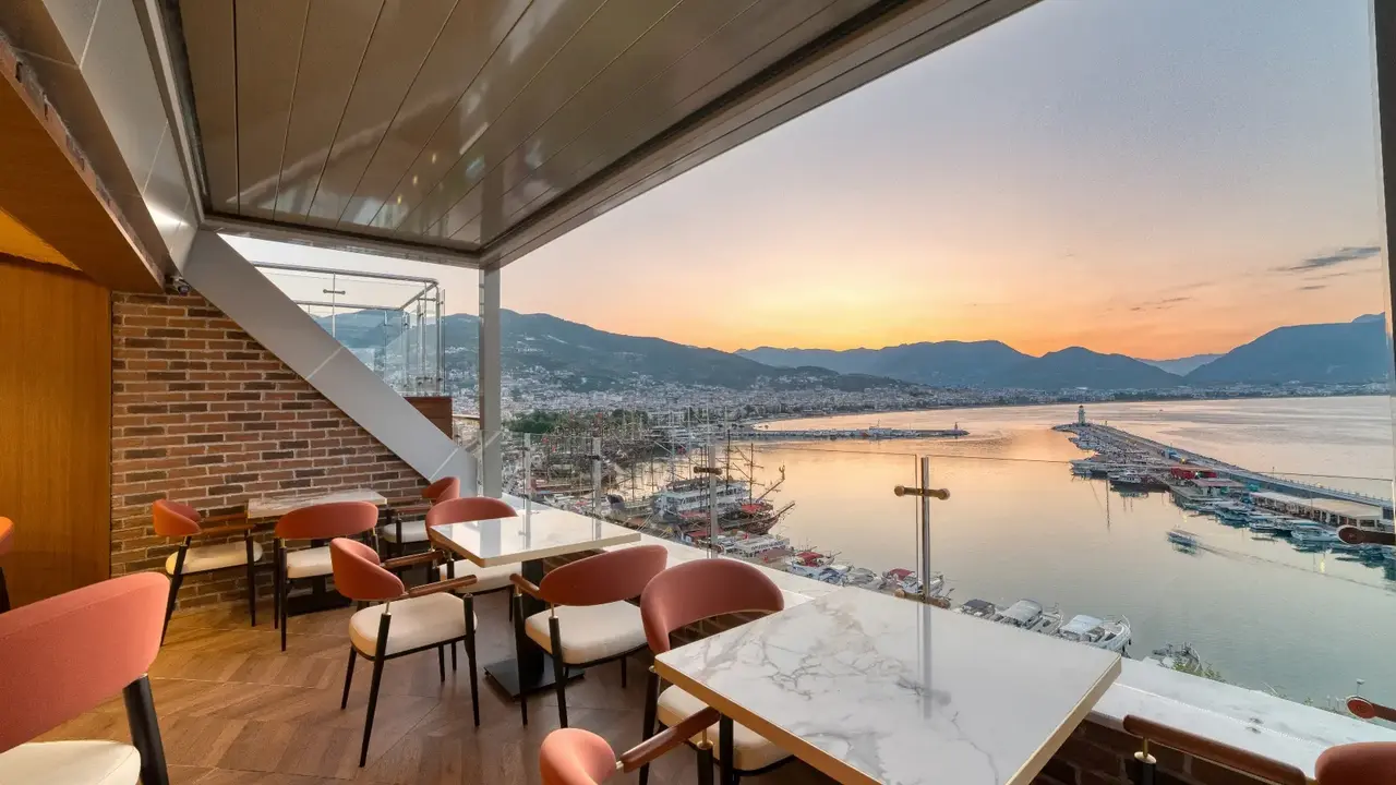 Numa Port Hotel