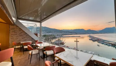 Numa Port Hotel