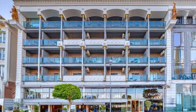 Numa Port Hotel