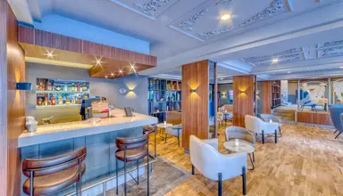 Numa Port Hotel