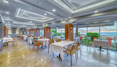 Numa Port Hotel