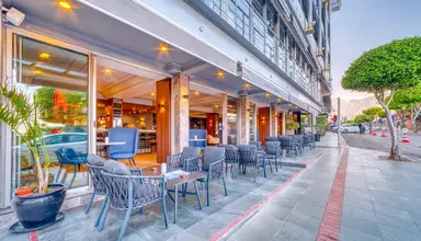 Numa Port Hotel