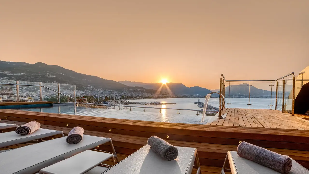 Numa Port Hotel