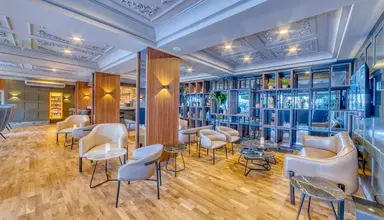 Numa Port Hotel