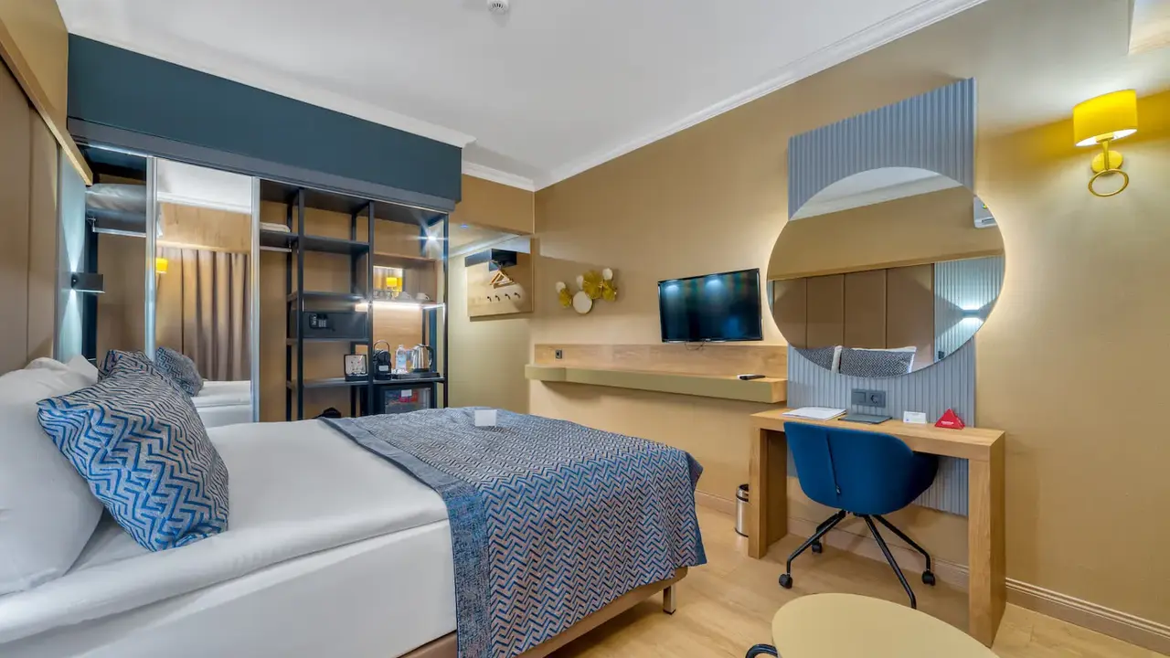 Numa Port Hotel