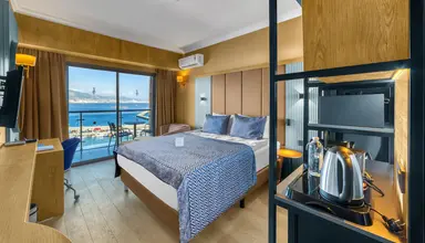 Numa Port Hotel