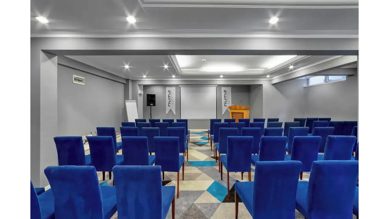 Numa Port Hotel