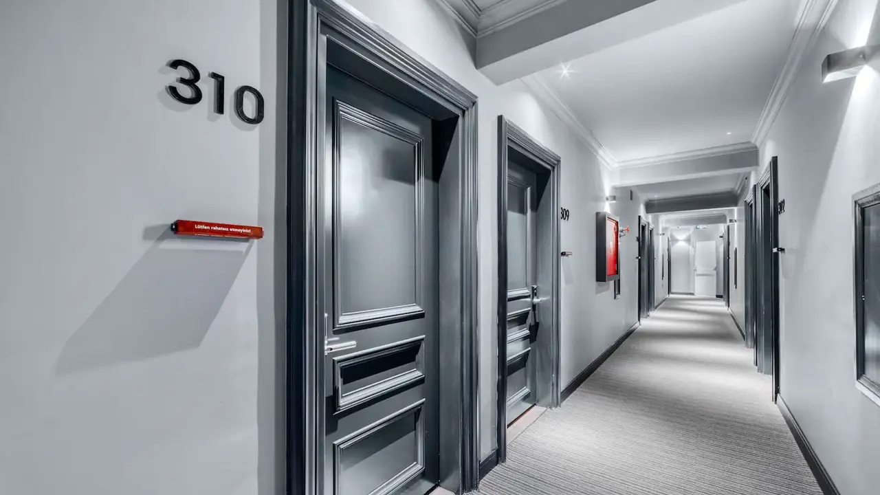 Numa Port Hotel