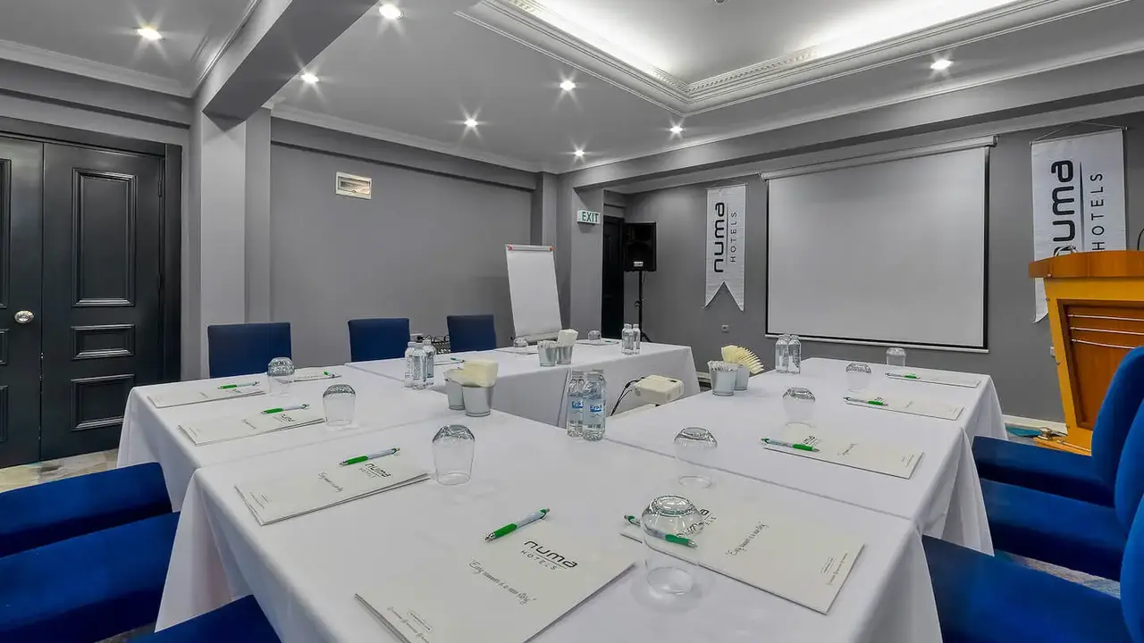 Numa Port Hotel