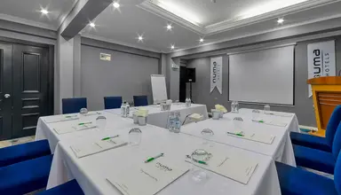 Numa Port Hotel