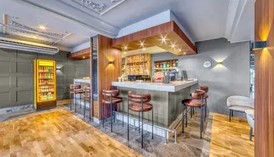 Numa Port Hotel