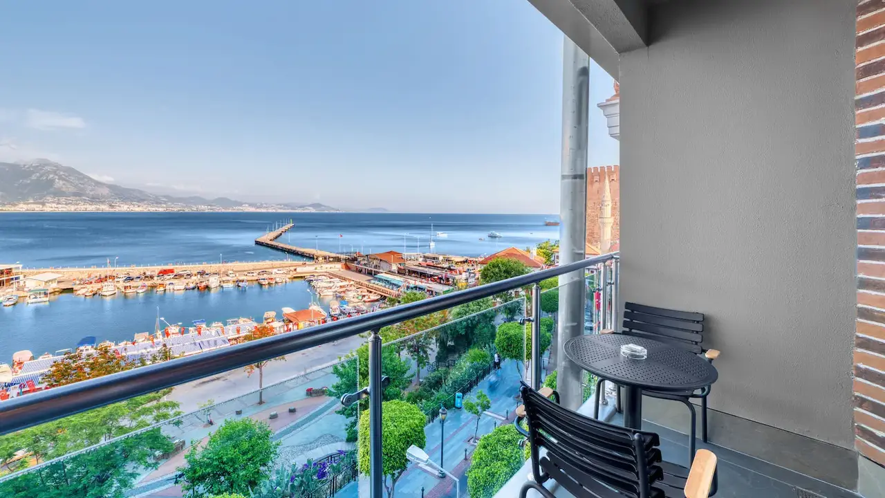 Numa Port Hotel
