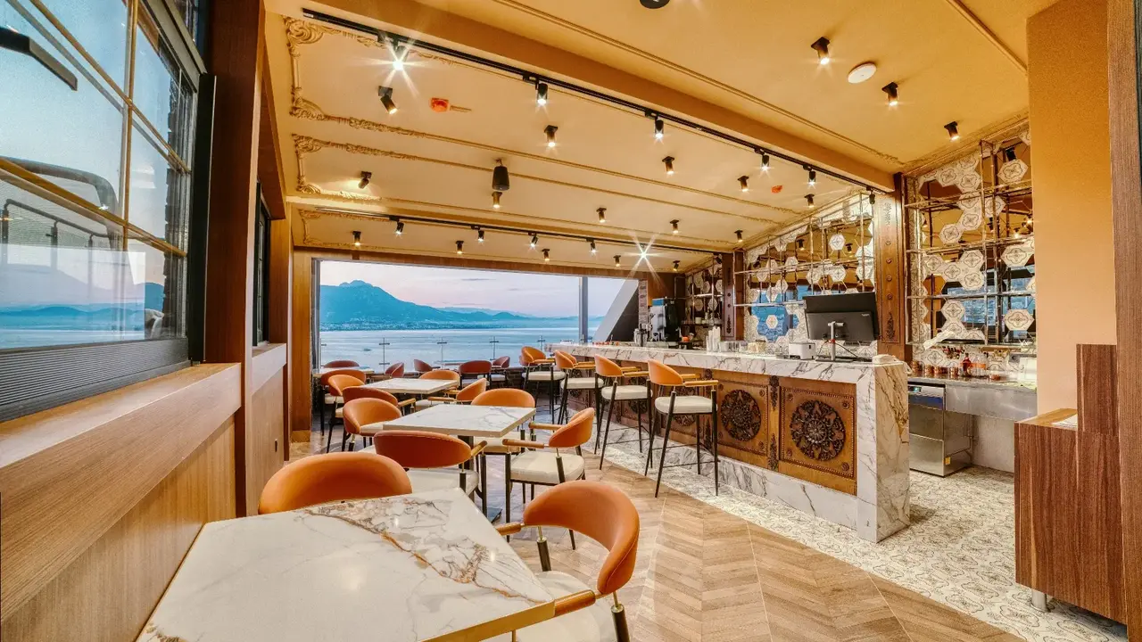 Numa Port Hotel