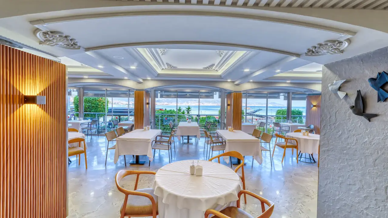 Numa Port Hotel