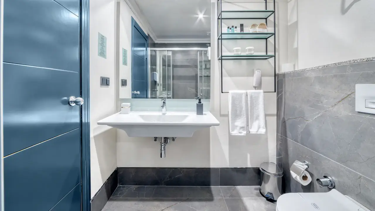 Numa Port Hotel