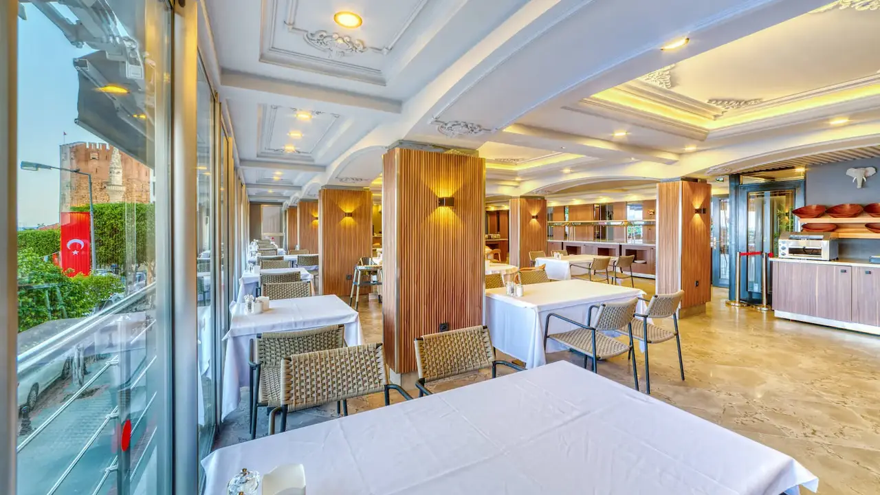Numa Port Hotel