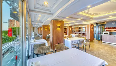 Numa Port Hotel