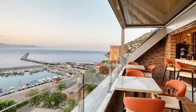 Numa Port Hotel