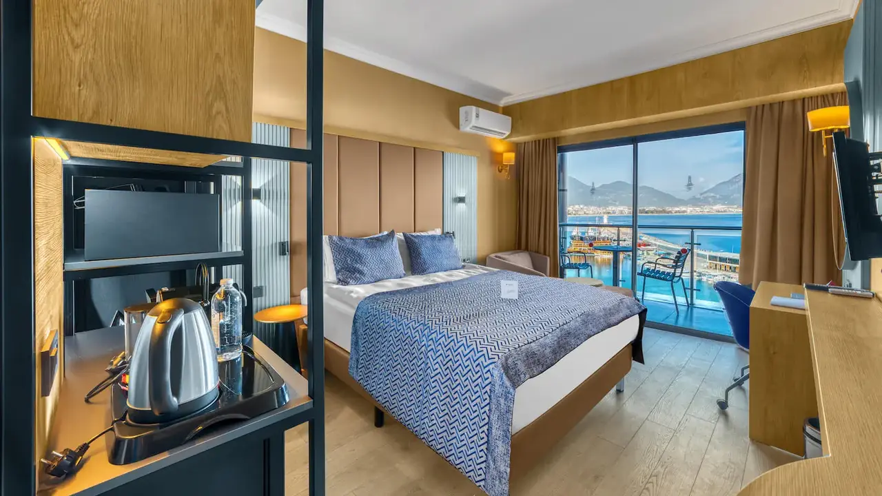 Numa Port Hotel