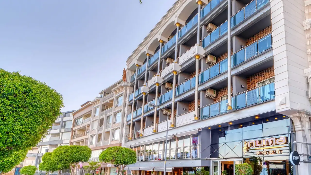 Numa Port Hotel