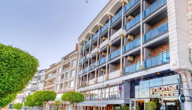 Numa Port Hotel