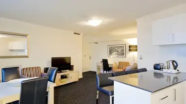 Oaks Hyde Park Suites