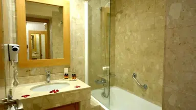 Oasis Hotel & Spa
