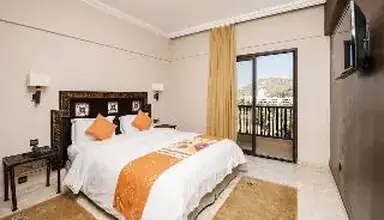 Oasis Hotel & Spa