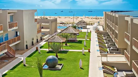 Hotel Oasis Salinas Sea