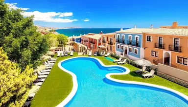 Occidental Pueblo Acantilado